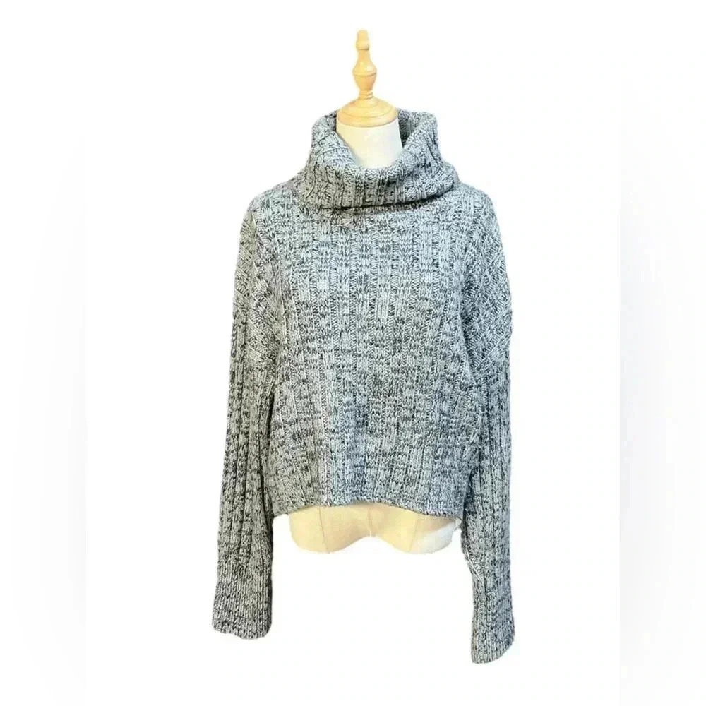 Urban Outfitters Turtleneck Sweater Size L